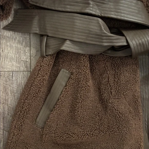 NWT Hutch Varley Faux Sherpa Wrap Coat - Picture 4 of 5